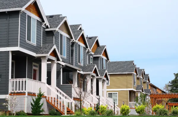 houses line-up on street